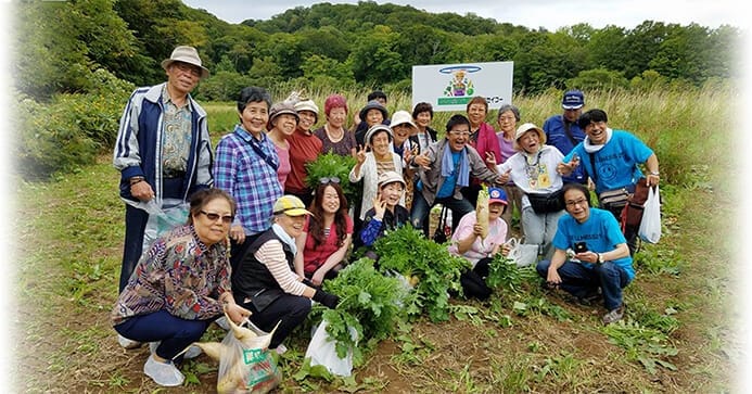 野菜屋メディスン無農薬農場 お客様と集合写真